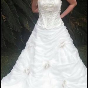 Ysa Makino Size 10 Ballroom Wedding Dress